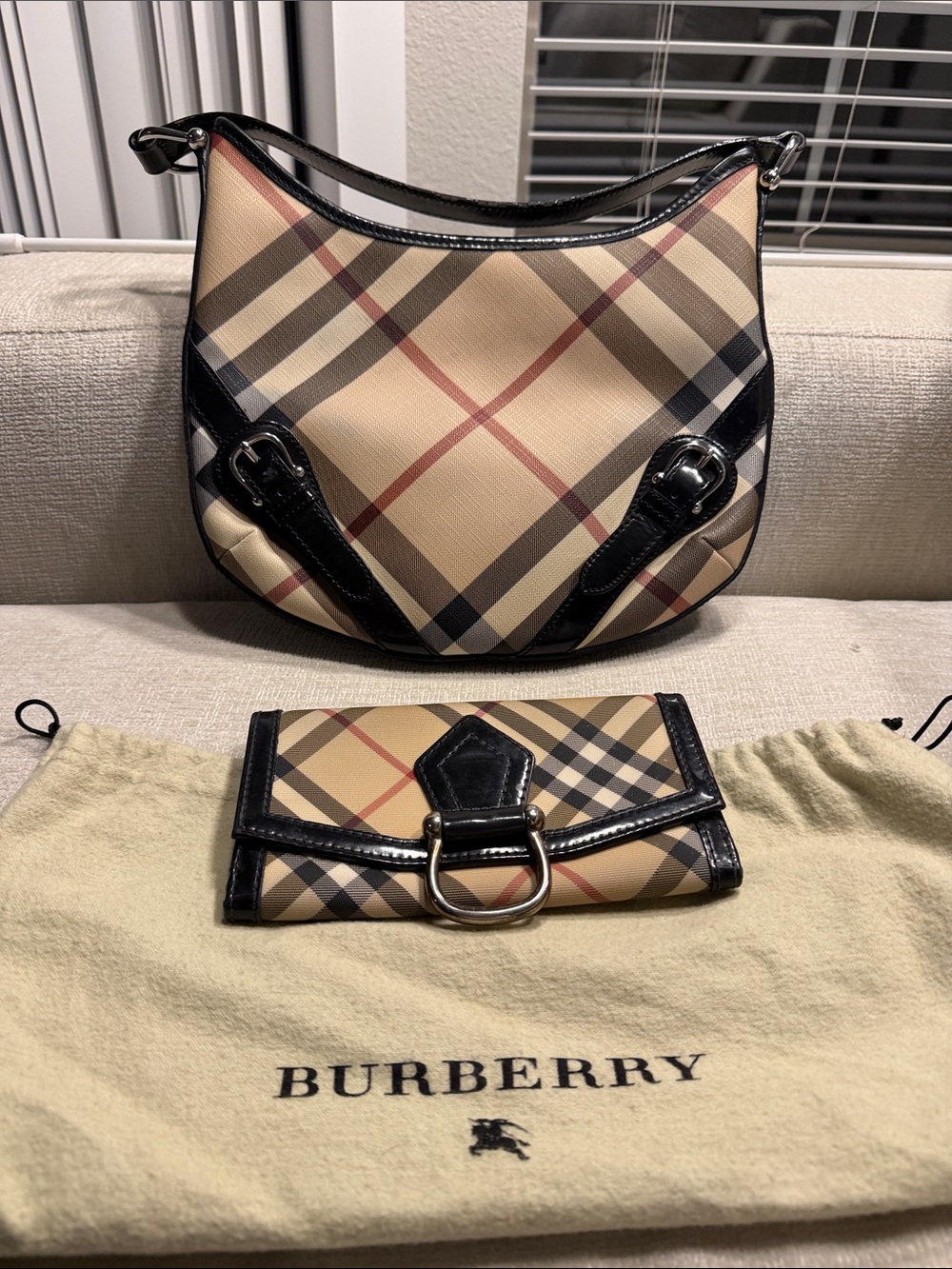 Burberry Beige Check Wallet with Black Trim and Metal D-Ring - Picture 6 of 6